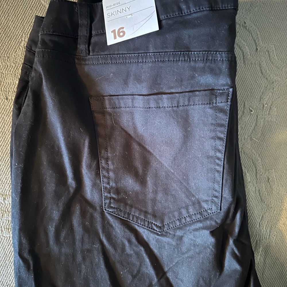 Lane Bryant Women’s mid rise Skinny Fit pants - Black